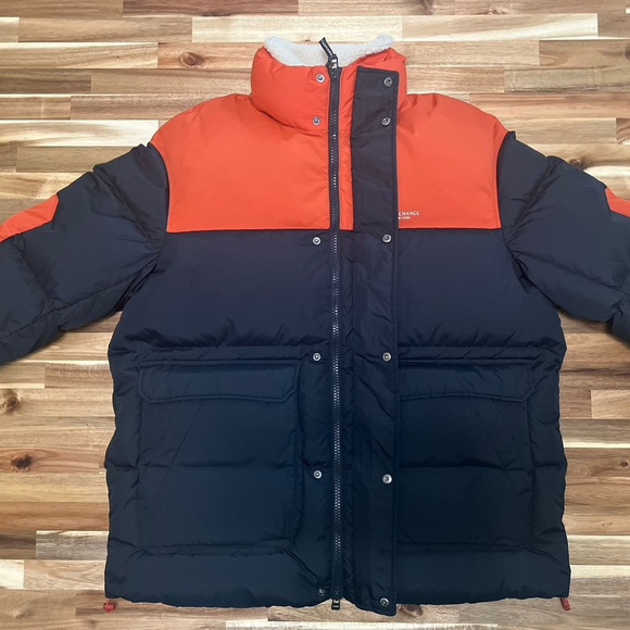 Large two-toned Armani Exchange puffer jacket. Never been used, tags attached. - Picture 3 of 8